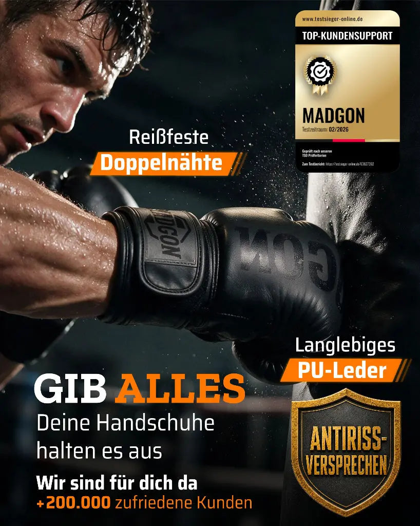 Kampfsportler beim Training am Sandsack mit MADGON Boxhandschuhen – Hervorhebung der reißfesten Doppelnähte, des langlebigen PU-Leders und des Antiriss-Versprechens
